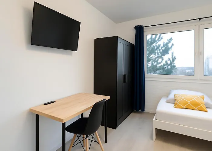 アパート Ideal Fuer Monteure Fully Furnished Halle Saale, 4-6 P ハレ