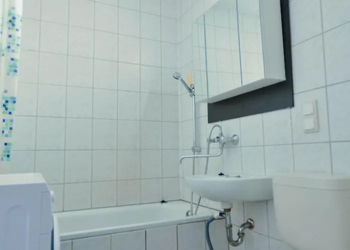 Ideal Fuer Monteure Fully Furnished Halle Saale, 4-6 P アパート *