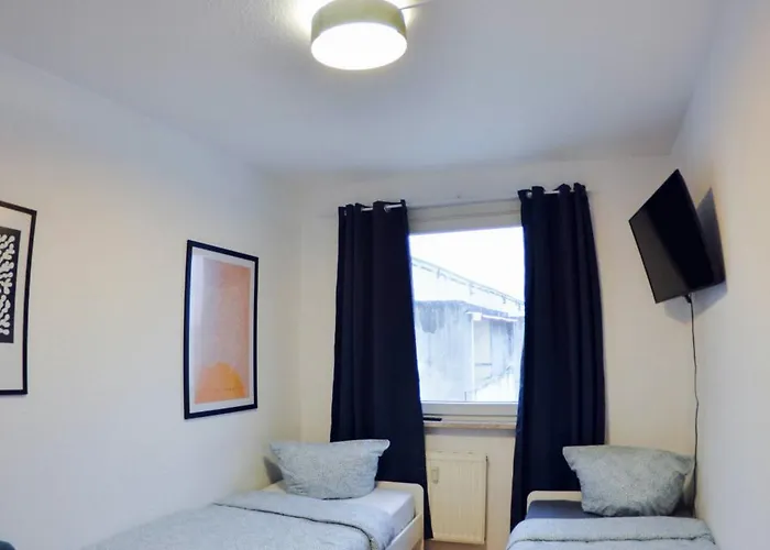 Ideal Fuer Monteure Fully Furnished Halle Saale, 4-6 P アパート ハレ